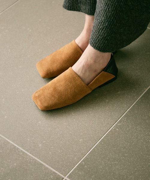 Lutim by u(ルチバイユー)の「Soft suede square flat shoes / ソフトスエードスクエアフラットシューズ(パンプス・レディース・ブラック/キャメル・24.5/23.5)」の13枚目の写真