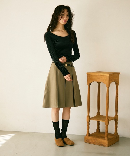 Lutim by u(ルチバイユー)の「Soft suede square flat shoes / ソフトスエードスクエアフラットシューズ(パンプス・レディース・ブラック/キャメル・24.5/23.5)」の19枚目の写真