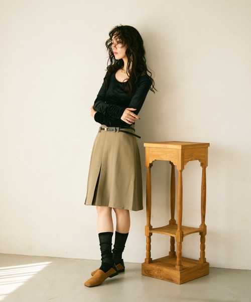 Lutim by u(ルチバイユー)の「Soft suede square flat shoes / ソフトスエードスクエアフラットシューズ(パンプス・レディース・ブラック/キャメル・24.5/23.5)」の20枚目の写真