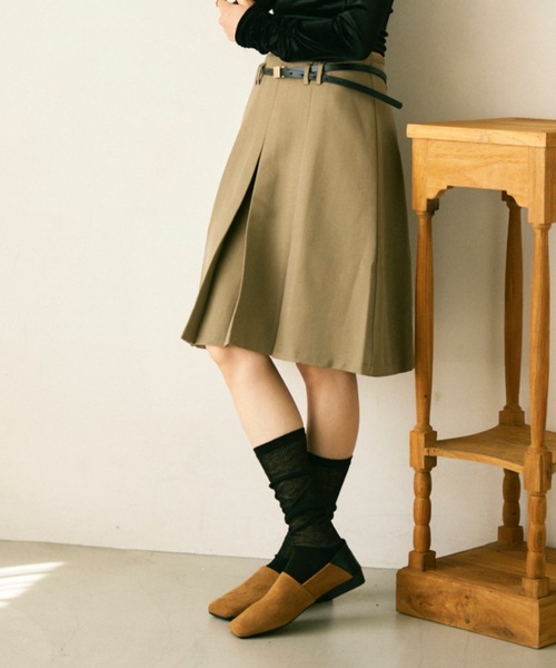 Lutim by u(ルチバイユー)の「Soft suede square flat shoes / ソフトスエードスクエアフラットシューズ(パンプス・レディース・ブラック/キャメル・24.5/23.5)」の18枚目の写真
