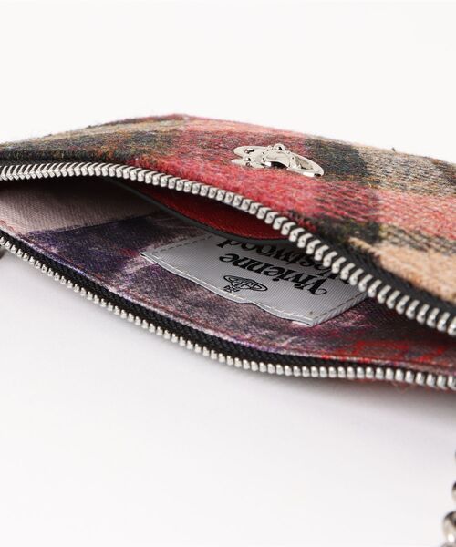 Vivienne Westwood(ヴィヴィアンウエストウッド)の「SMALL FLAT ZIP CLUTCH(クラッチバッグ・レディース・チェック・FREE)」の4枚目の写真