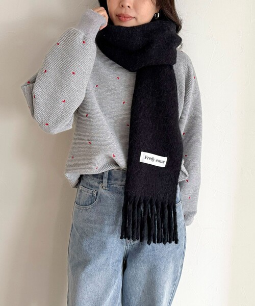 fredy emue（フレディエミュ）の「ウール混ブークレ無地マフラー 30（マフラー・レディース・アイボリー/サックスブルー/ブラック/ピンク・FREE）」の3枚目の写真
