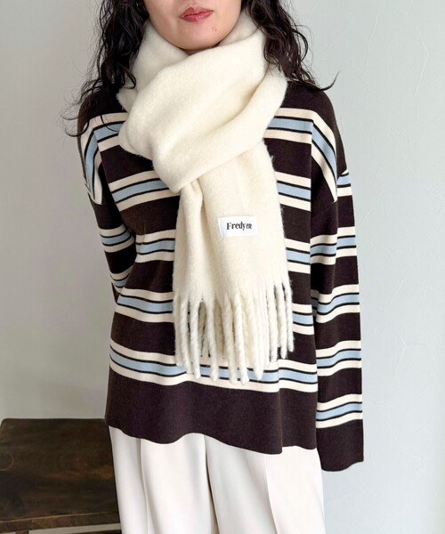 fredy emue（フレディエミュ）の「ウール混ブークレ無地マフラー 30（マフラー・レディース・アイボリー/サックスブルー/ブラック/ピンク・FREE）」の6枚目の写真