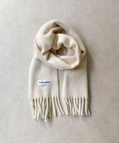 fredy emue（フレディエミュ）の「ウール混ブークレ無地マフラー 30（マフラー・レディース・アイボリー/サックスブルー/ブラック/ピンク・FREE）」の5枚目の写真