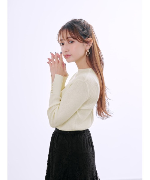 COHINA(コヒナ)の「シルクウールゴールドボタンリブニット 【低身長・小柄女性】(ニット/セーター・レディース・ブラック/ブルー/ホワイト/レッド/ブラウン/ベージュ・ONE SIZE)」の12枚目の写真