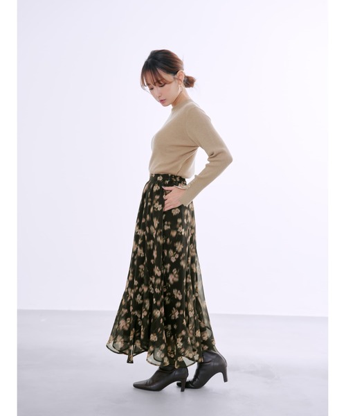 COHINA(コヒナ)の「シルクウールゴールドボタンリブニット 【低身長・小柄女性】(ニット/セーター・レディース・ブラック/ブルー/ホワイト/レッド/ブラウン/ベージュ・ONE SIZE)」の14枚目の写真