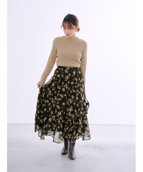 COHINA(コヒナ)の「シルクウールゴールドボタンリブニット 【低身長・小柄女性】(ニット/セーター・レディース・ブラック/ブルー/ホワイト/レッド/ブラウン/ベージュ・ONE SIZE)」の15枚目の写真