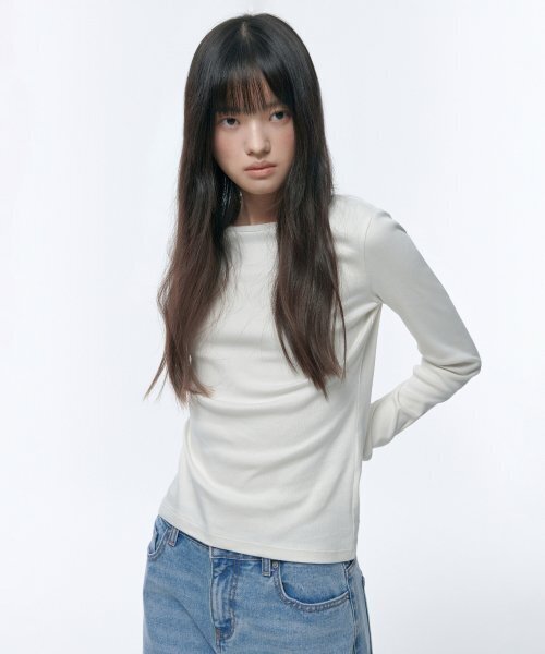 MUSINSA STANDARD WOMAN（ムシンサスタンダードウーマン）の「ウィメンズスリムクルーネック長袖Tシャツ[クリーム]（Tシャツ/カットソー・レディース・その他・SMALL/MEDIUM/LARGE/X-LARGE/X-SMALL）」の4枚目の写真