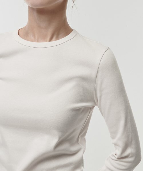 MUSINSA STANDARD WOMAN（ムシンサスタンダードウーマン）の「ウィメンズスリムクルーネック長袖Tシャツ[クリーム]（Tシャツ/カットソー・レディース・その他・SMALL/MEDIUM/LARGE/X-LARGE/X-SMALL）」の8枚目の写真