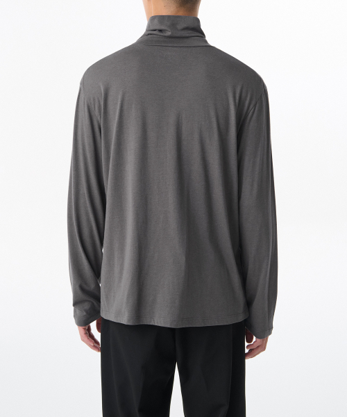 MUSINSA STANDARD（ムシンサスタンダード）の「CR タートルネック長袖Tシャツ [ガンメタル]（Tシャツ/カットソー・メンズ・その他・MEDIUM/XXX-LARGE）」の2枚目の写真