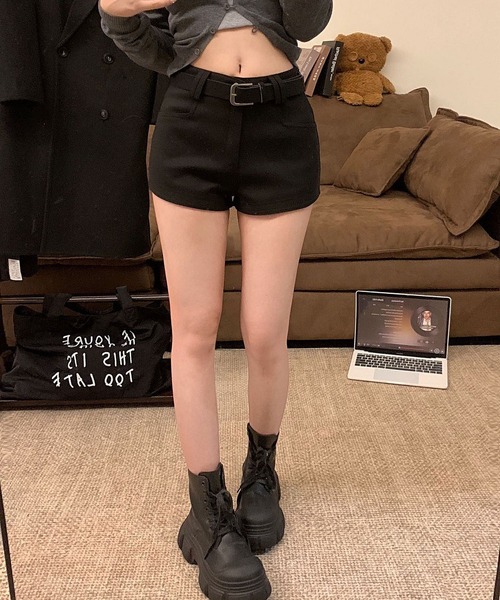 MAISON DE THERESE(メゾン ド テレーズ)の「ベルト付きハイウエスト ウール ホットパンツ(その他パンツ・レディース・ダークグレー/ブラウン/ブラック・S/M/L/XL)」の4枚目の写真