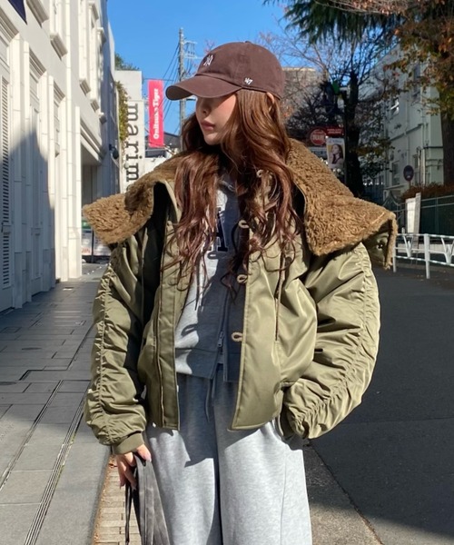 RAY CASSIN(レイカズン)の「N2Bファーブルゾン(ブルゾン・レディース・アイボリー/カーキ/ネイビー・FREE)」の1枚目の写真