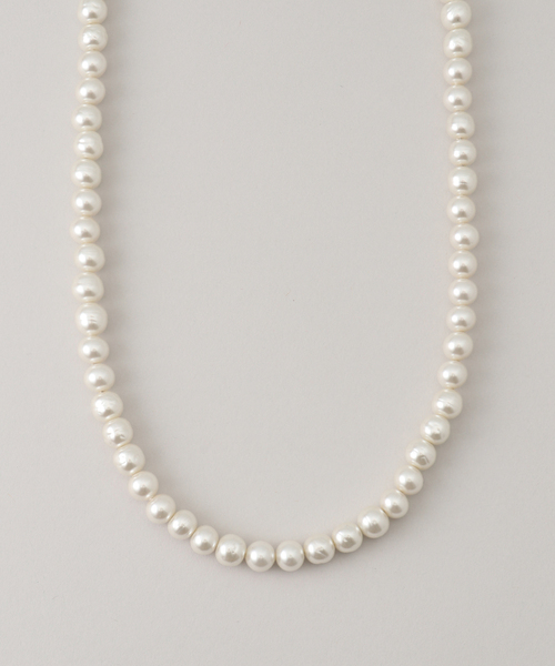 JOURNAL STANDARD relume（ジャーナルスタンダード　レリューム）の「《追加》RELUME 大粒ガラスパールネックレス40cm（ネックレス・レディース・ホワイト・FREE）」の2枚目の写真