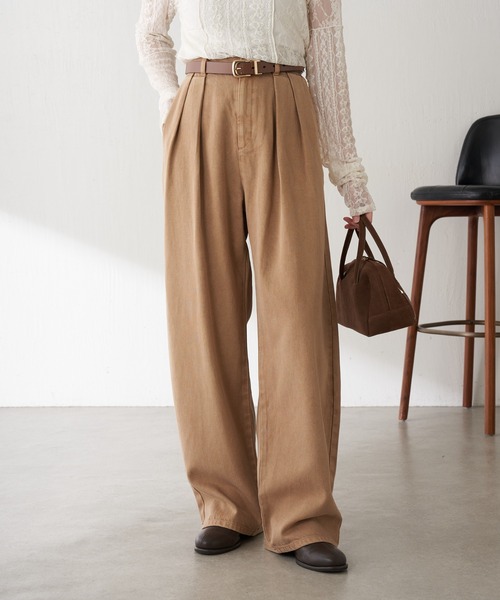 COLLAGE GALLARDAGALANTE（コラージュガリャルダガランテ）の「Q.anos/チャーム付きタックワイドデニム（デニムパンツ・レディース・ブルー/ベージュ・0/1）」の20枚目の写真