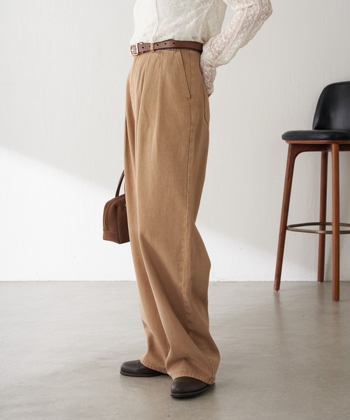 COLLAGE GALLARDAGALANTE（コラージュガリャルダガランテ）の「Q.anos/チャーム付きタックワイドデニム（デニムパンツ・レディース・ブルー/ベージュ・0/1）」の19枚目の写真