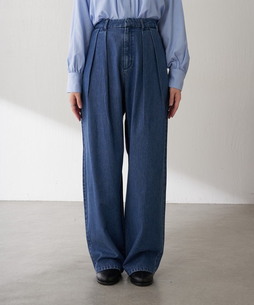 COLLAGE GALLARDAGALANTE（コラージュガリャルダガランテ）の「Q.anos/チャーム付きタックワイドデニム（デニムパンツ・レディース・ブルー/ベージュ・0/1）」の13枚目の写真