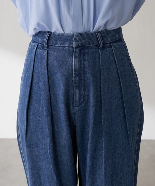 COLLAGE GALLARDAGALANTE（コラージュガリャルダガランテ）の「Q.anos/チャーム付きタックワイドデニム（デニムパンツ・レディース・ブルー/ベージュ・0/1）」の10枚目の写真