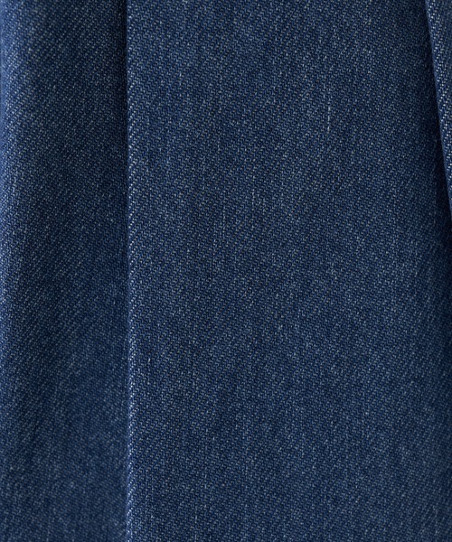 COLLAGE GALLARDAGALANTE（コラージュガリャルダガランテ）の「Q.anos/チャーム付きタックワイドデニム（デニムパンツ・レディース・ブルー/ベージュ・0/1）」の15枚目の写真