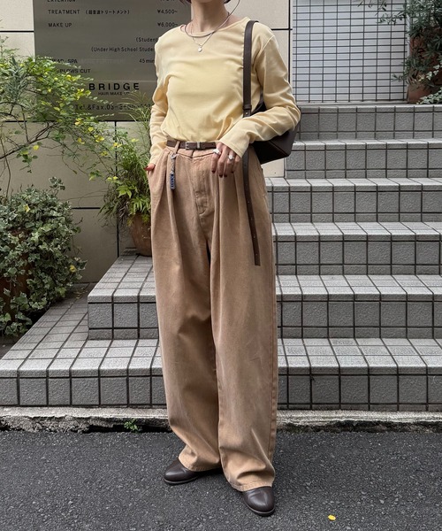 COLLAGE GALLARDAGALANTE（コラージュガリャルダガランテ）の「Q.anos/チャーム付きタックワイドデニム（デニムパンツ・レディース・ブルー/ベージュ・0/1）」の21枚目の写真