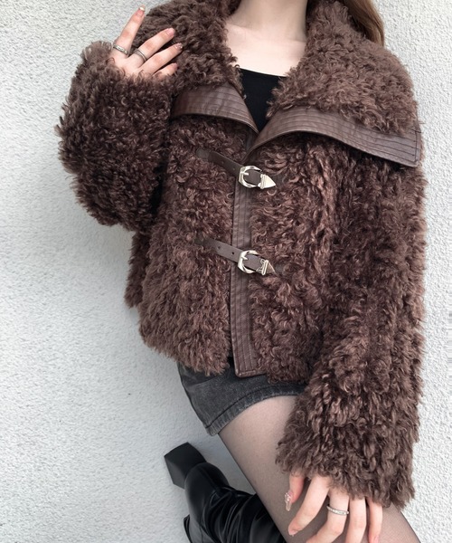 VEILA(ヴェイラ)の「フェイクファーボアショートジャケット(その他アウター・レディース・ダークブラウン/グレー・S/M)」の4枚目の写真