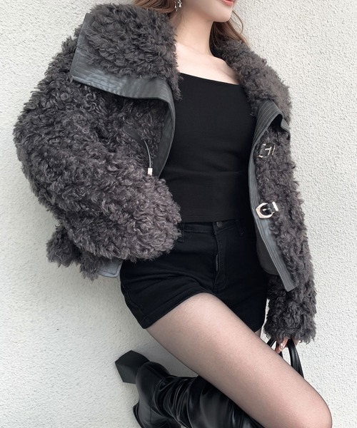 VEILA(ヴェイラ)の「フェイクファーボアショートジャケット(その他アウター・レディース・ダークブラウン/グレー・S/M)」の16枚目の写真