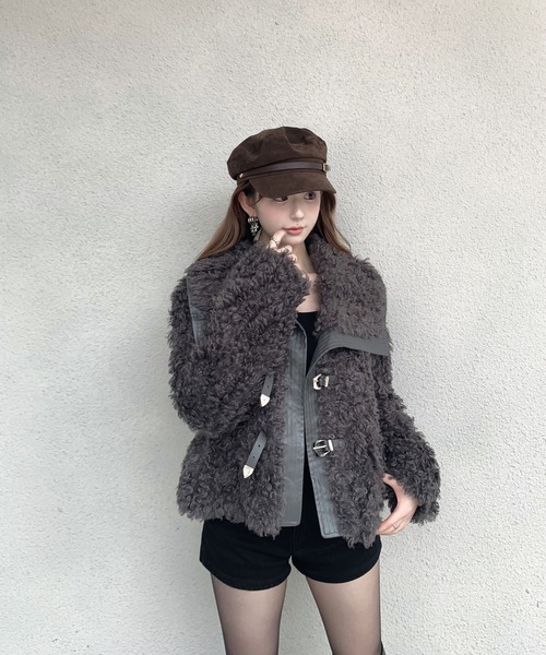 VEILA(ヴェイラ)の「フェイクファーボアショートジャケット(その他アウター・レディース・ダークブラウン/グレー・S/M)」の22枚目の写真