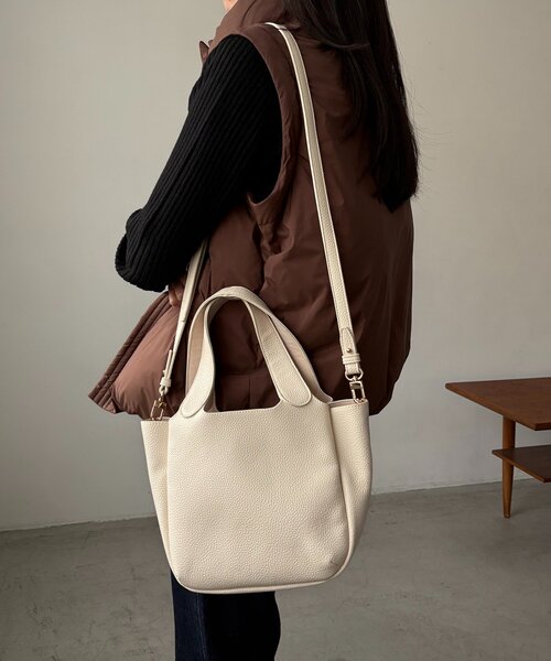 CAPRICIEUX LE'MAGE（カプリシューレマージュ）の「3roomシュリンクバッグ（ショルダーバッグ・レディース・アイボリー/ブラック/キャメル・FREE）」の5枚目の写真