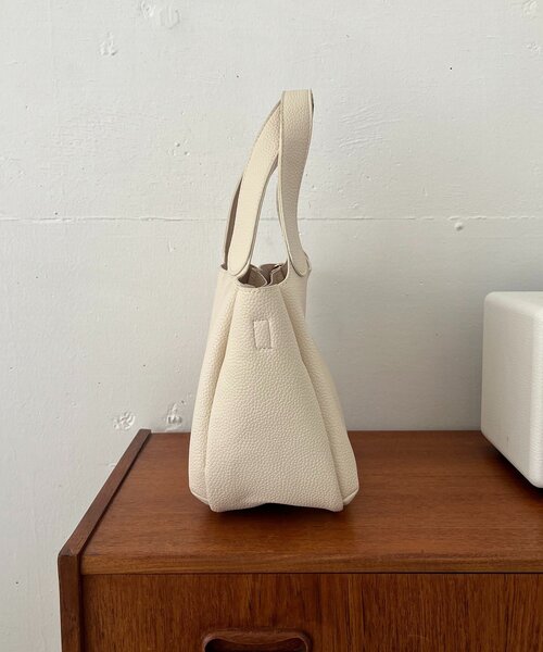 CAPRICIEUX LE'MAGE（カプリシューレマージュ）の「3roomシュリンクバッグ（ショルダーバッグ・レディース・アイボリー/ブラック/キャメル・FREE）」の11枚目の写真