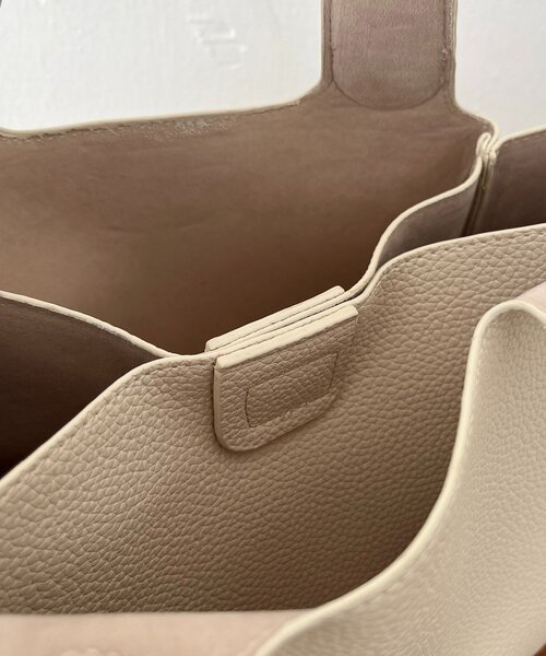 CAPRICIEUX LE'MAGE（カプリシューレマージュ）の「3roomシュリンクバッグ（ショルダーバッグ・レディース・アイボリー/ブラック/キャメル・FREE）」の14枚目の写真