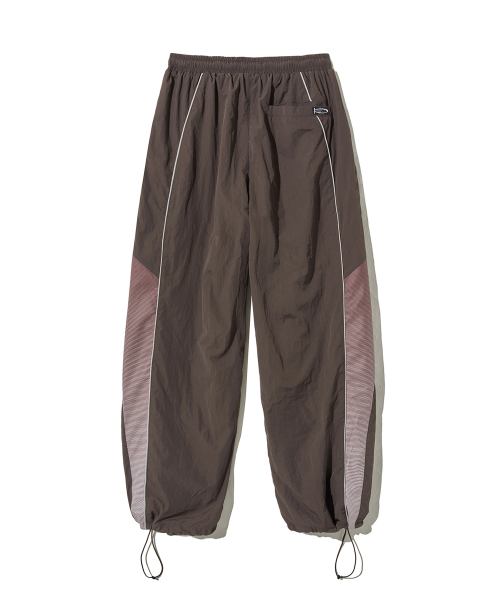 PHYPS MOTORCYCLE(フィップスモーターサイクル)の「Speed Track Solid nylon Pants Brown(スウェットパンツ・レディース・その他・LARGE/X-LARGE/SMALL/MEDIUM)」の2枚目の写真