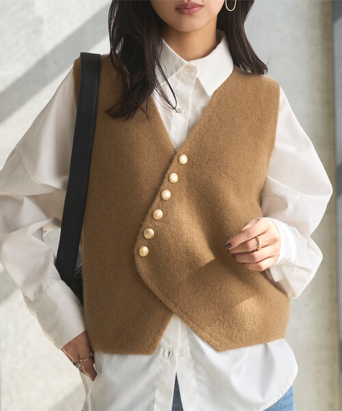 KOBE LETTUCE(コウベレタス)の「ゴールドボタンニットベスト(ベスト・レディース・グレー/ホワイト/キャメル・M)」の3枚目の写真