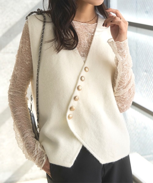 KOBE LETTUCE(コウベレタス)の「ゴールドボタンニットベスト(ベスト・レディース・グレー/ホワイト/キャメル・M)」の4枚目の写真