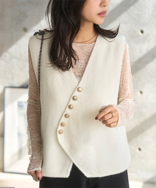 KOBE LETTUCE(コウベレタス)の「ゴールドボタンニットベスト(ベスト・レディース・グレー/ホワイト/キャメル・M)」の5枚目の写真