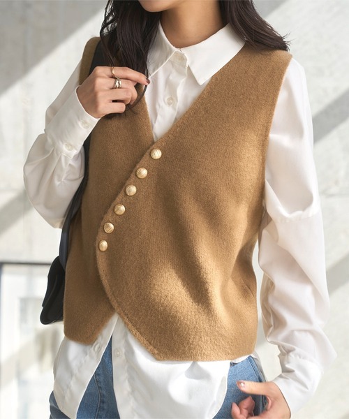 KOBE LETTUCE(コウベレタス)の「ゴールドボタンニットベスト(ベスト・レディース・グレー/ホワイト/キャメル・M)」の7枚目の写真