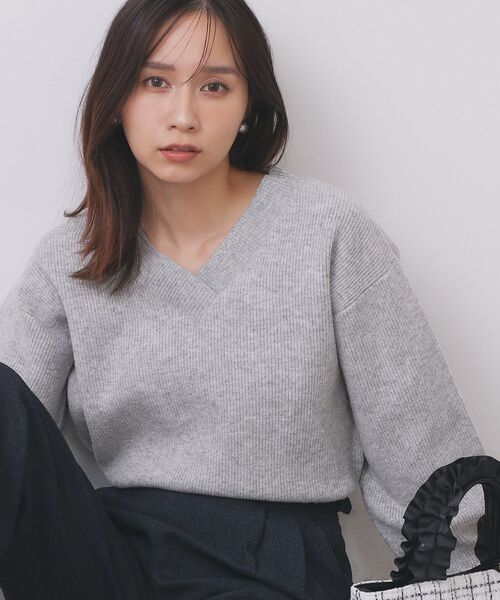 index(インデックス)の「片畦Vネックボクシーパフニット【洗濯機OK】(ニット/セーター・レディース・ピンク/チャコール/ベージュ系その他7/サックスブルー/グレー・00)」の2枚目の写真