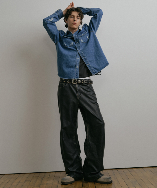 DUSTYWHITE（ダスティーホワイト）の「BLUE DESTROYED CROPPED WESTERN DENIM SHIRT（シャツ/ブラウス・メンズ・その他・MEDIUM/LARGE/X-LARGE）」の4枚目の写真