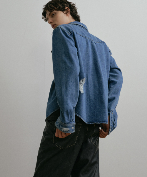 DUSTYWHITE（ダスティーホワイト）の「BLUE DESTROYED CROPPED WESTERN DENIM SHIRT（シャツ/ブラウス・メンズ・その他・MEDIUM/LARGE/X-LARGE）」の6枚目の写真