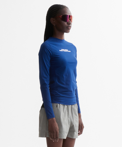 MENASOO(ミナス)の「VENODE Runfree Long Tshirts_Blue (Tight Fit)(Tシャツ/カットソー・レディース・ブルー・1/2)」の2枚目の写真