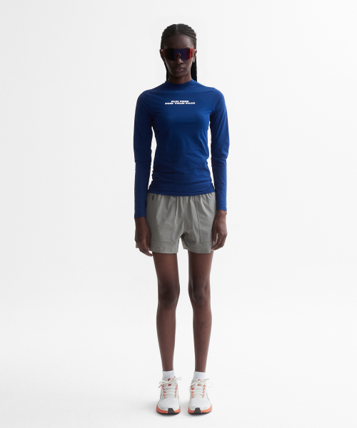 MENASOO(ミナス)の「VENODE Runfree Long Tshirts_Blue (Tight Fit)(Tシャツ/カットソー・レディース・ブルー・1/2)」の5枚目の写真