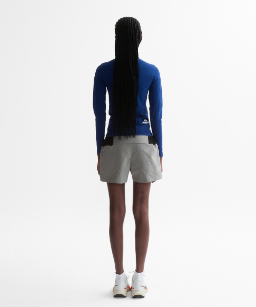 MENASOO(ミナス)の「VENODE Runfree Long Tshirts_Blue (Tight Fit)(Tシャツ/カットソー・レディース・ブルー・1/2)」の8枚目の写真