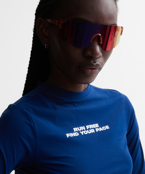 MENASOO(ミナス)の「VENODE Runfree Long Tshirts_Blue (Tight Fit)(Tシャツ/カットソー・レディース・ブルー・1/2)」の11枚目の写真