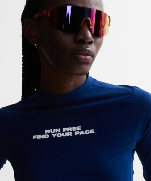 MENASOO(ミナス)の「VENODE Runfree Long Tshirts_Blue (Tight Fit)(Tシャツ/カットソー・レディース・ブルー・1/2)」の12枚目の写真