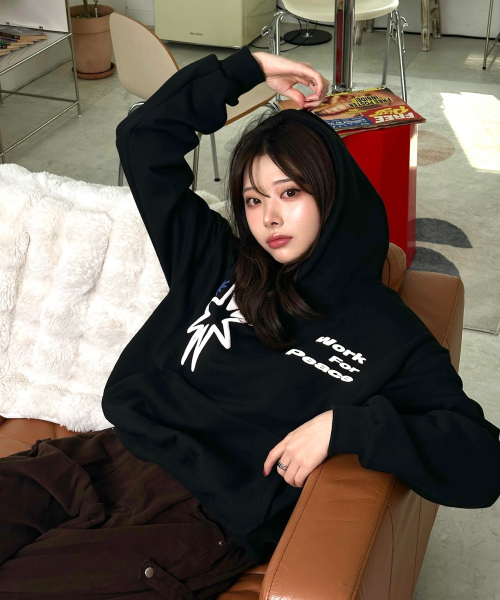 Spark Volume Semi Crop Hoodie BLACK（パーカー）｜AMOU（アモウ）の