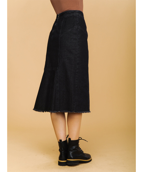 NEWIN（ニューイン）の「ブラックミディロングデニムスカート（スカート・レディース・ブラック・SMALL/MEDIUM/LARGE）」の2枚目の写真