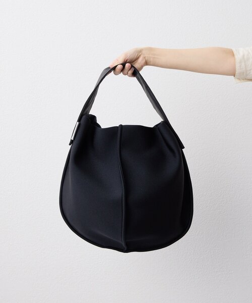 ear PAPILLONNER（イアパピヨネ）の「【kawa-kawa(カワカワ)】NO1529 wetワンショルダーバッグ（トートバッグ・レディース・ブラック・FREE）」の5枚目の写真