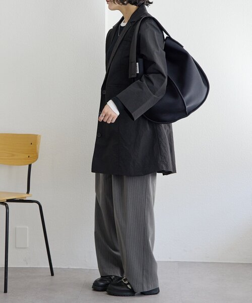 ear PAPILLONNER（イアパピヨネ）の「【kawa-kawa(カワカワ)】NO1529 wetワンショルダーバッグ（トートバッグ・レディース・ブラック・FREE）」の15枚目の写真