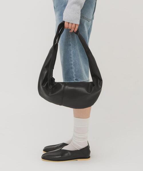 KBF(ケイビーエフ)の「ソフトイージーラウンドショルダーBAG(ショルダーバッグ・レディース・イエロー/ブラック・ONE)」の1枚目の写真