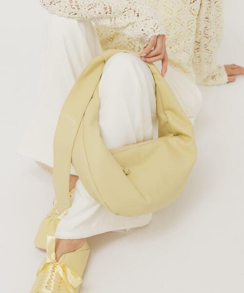 KBF(ケイビーエフ)の「ソフトイージーラウンドショルダーBAG(ショルダーバッグ・レディース・イエロー/ブラック・ONE)」の21枚目の写真