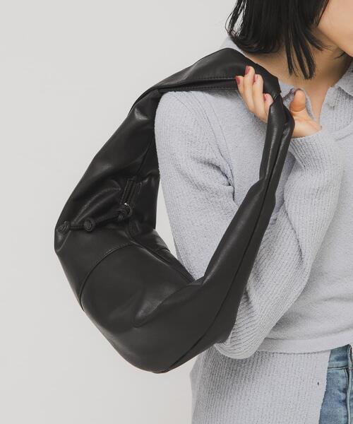 KBF(ケイビーエフ)の「ソフトイージーラウンドショルダーBAG(ショルダーバッグ・レディース・イエロー/ブラック・ONE)」の4枚目の写真