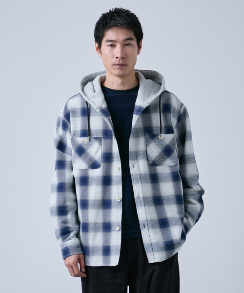 B.C STOCK（ベーセーストック）の「ビックチェック柄 フード シャツ（シャツ/ブラウス・メンズ・グレー/ブルー系その他/レッド・MEDIUM/LARGE）」の2枚目の写真